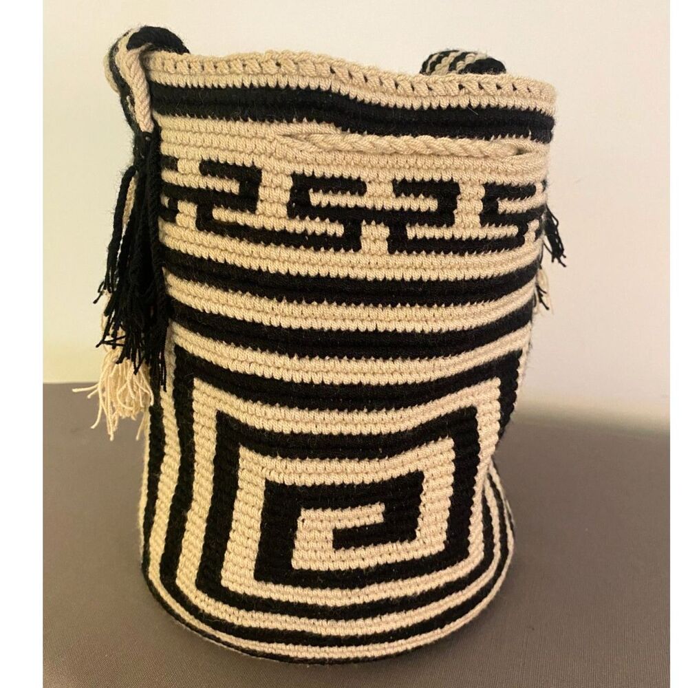 Colombian Wayuu Mochila Bucket Bag Handwoven Black Cream Geometric Shoulder - Picture 4 of 10